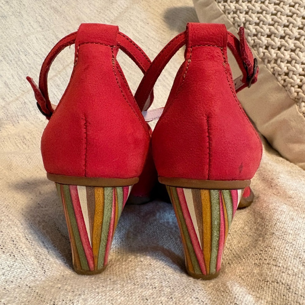 El Naturalista Red Stripe Heels